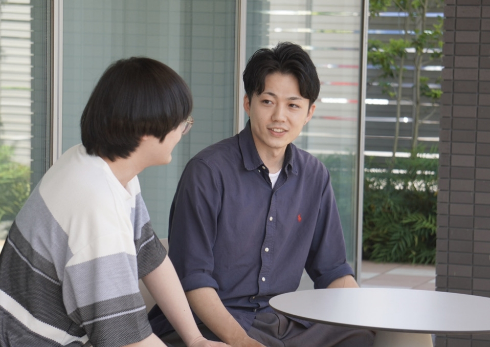 打ち合わせをするK.Kさん